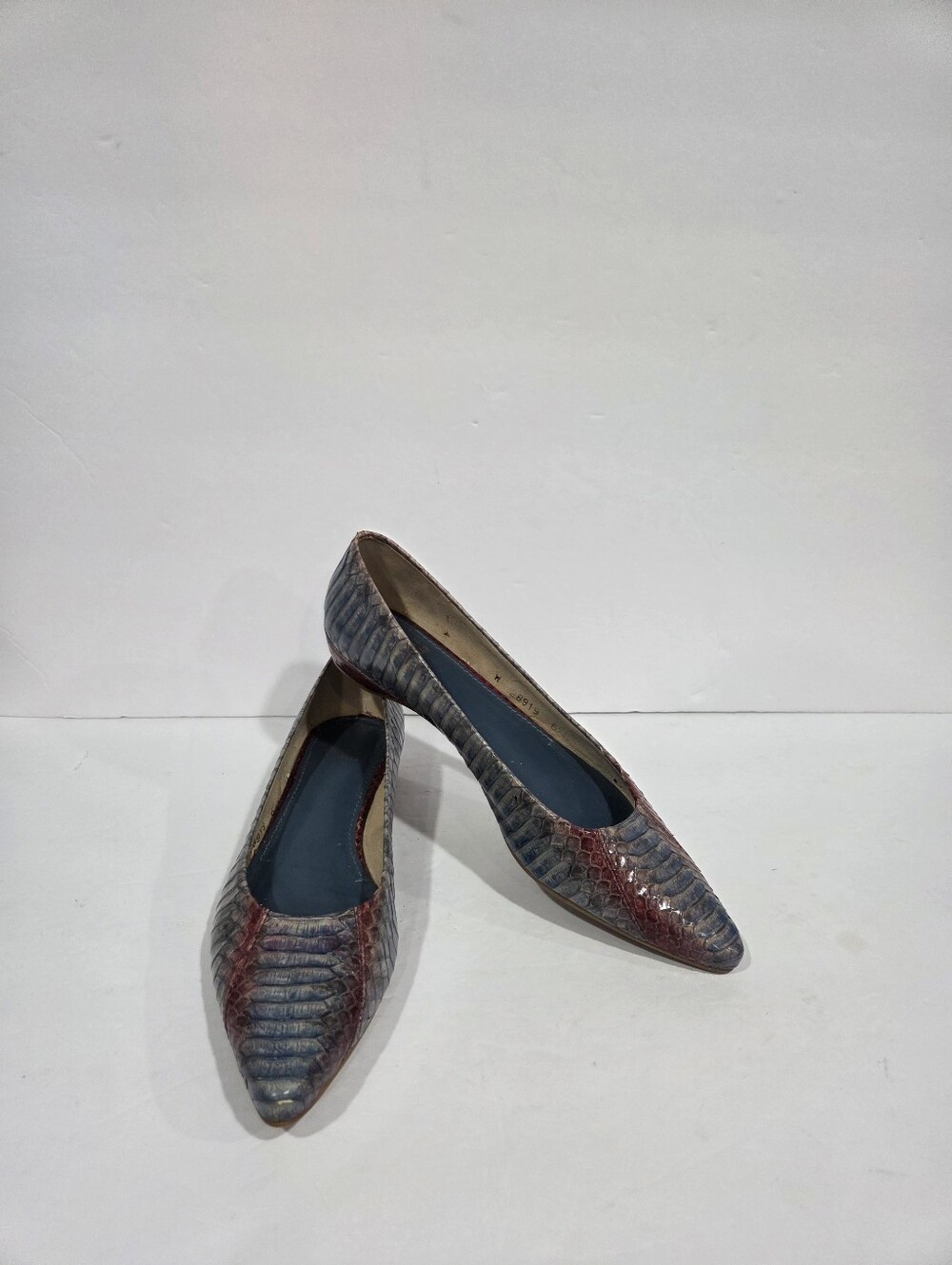 Stuart Weitzman Women's Pointed Flat Shoes - Blue and Burgundy  Snakeskin Sz.6.5